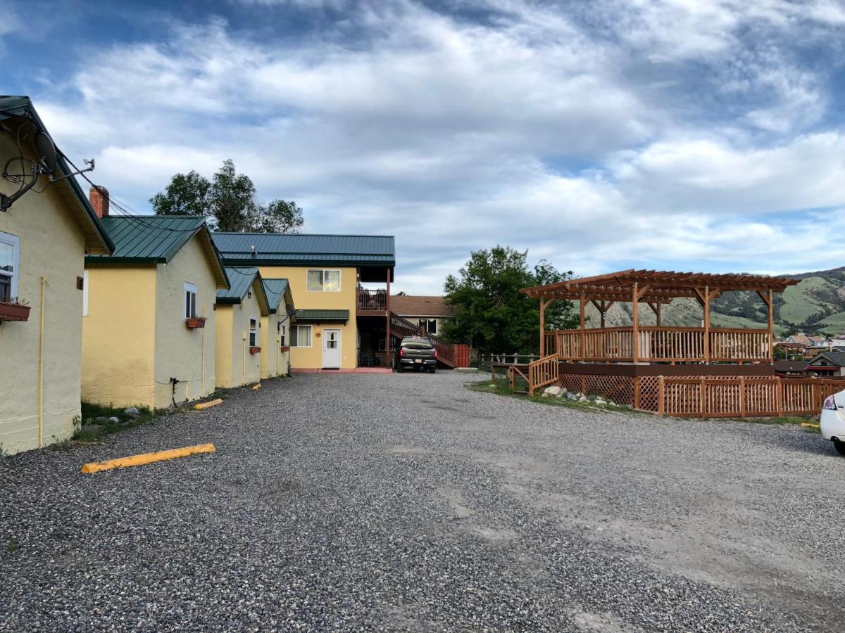 Yellowstone Riverside Cottages Gardiner Exterior foto