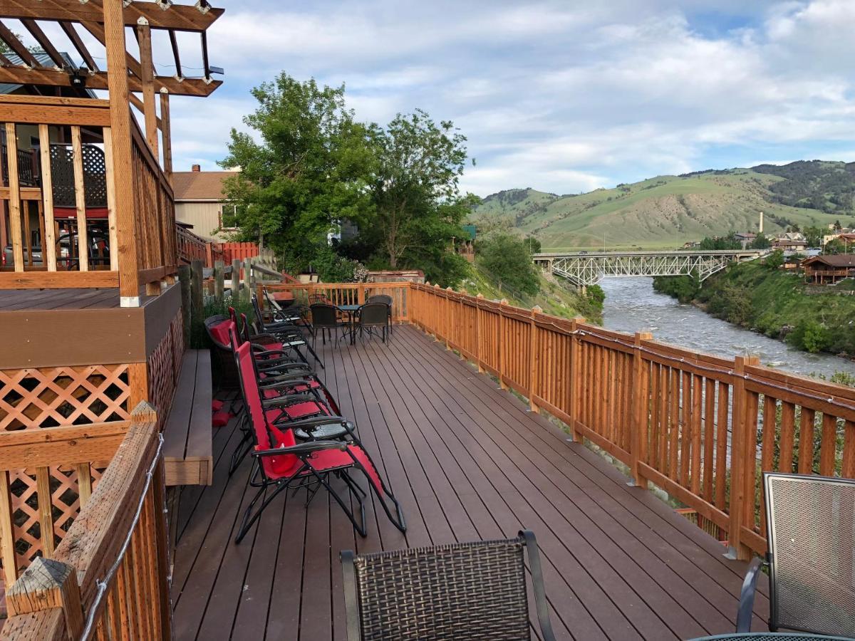 Yellowstone Riverside Cottages Gardiner Exterior foto